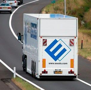 Belly Loader je vybaven interním zvedacím systémem, který umožňuje nakládat či vykládat z jakékoli výšky.
