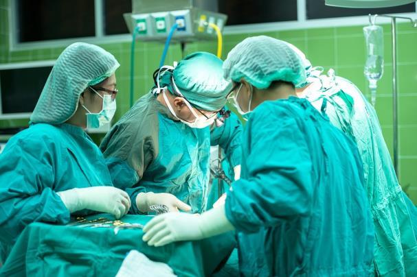 10.3 Analýza možnosti nákupu jednorázového rouškování v nemocnicích zřizovaných Jihomoravským krajem Na základě plánu práce společnosti CEJIZA, s.r.o. pro rok 2018, byl proveden sběr dat a analýza možnosti nákupu vybraných komodit jednorázového rouškování v nemocnicích zřizovaných Jihomoravským krajem.