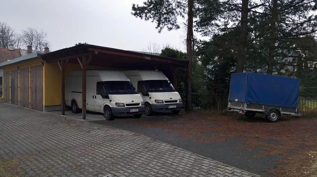 Tabulka 1: Chráněná aktiva Chráněná aktiva Odhadovaná cena (Kč) Servisní vozidla, firemní vozidla 2 000 000 Svařovací technika 450 000 Nářadí (vrtačky, brusky, elektrolýza, atd.
