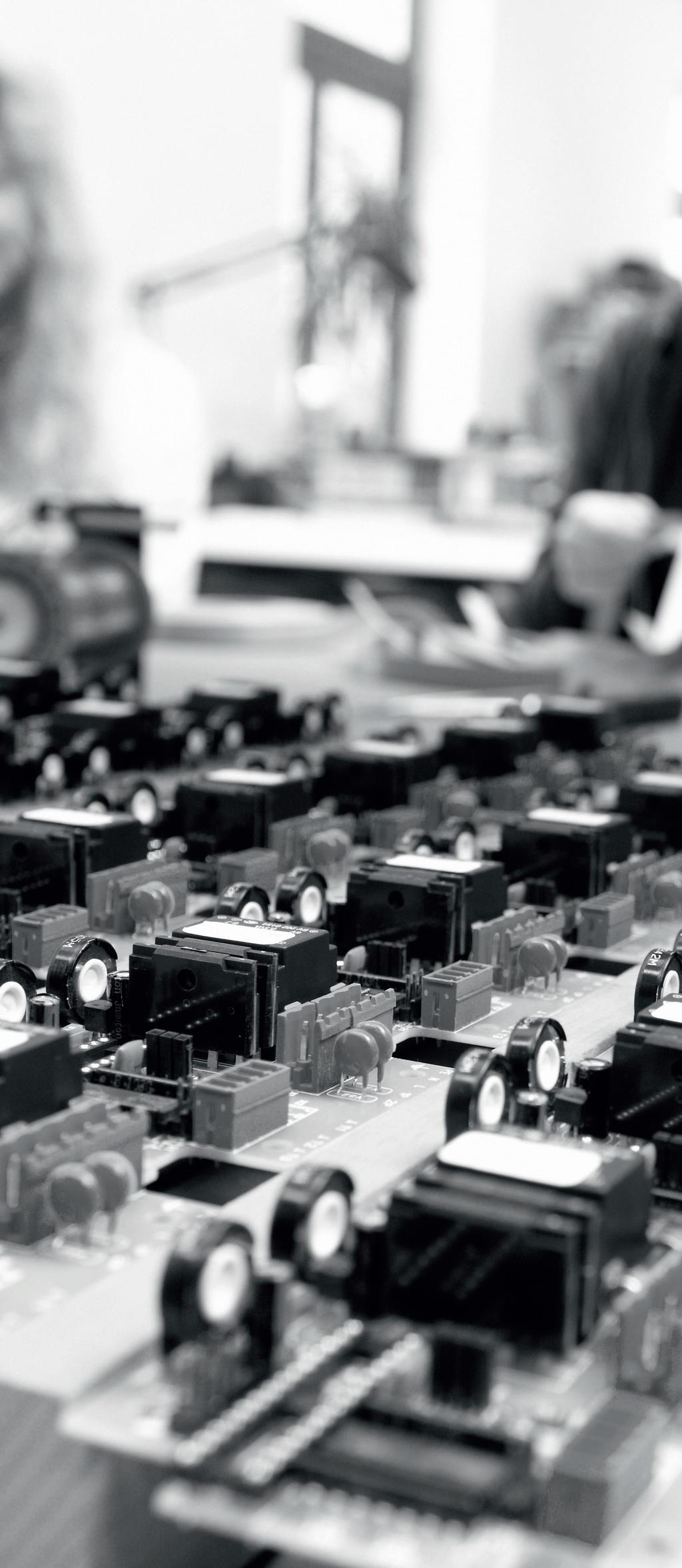 PASIVNÍ SOUČÁSTKY Prvky EMC a HF Indukční součástky Kondenzátory Potenciometry Tlačítka a spínače Rezistory ALPS ATE Electronics AVX Block Bourns Cliff Conrad Components Delta Electronics Eaton Epcos