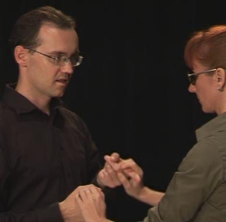 Za pohyby směrem dolů Langer (2012) označuje typ pohybů, které jsou orientovány směrem po liniích C, tj. C1 C9. Tyto pohyby výrazně dominují nad pohyby orientovanými směrem nahoru po liniích A.