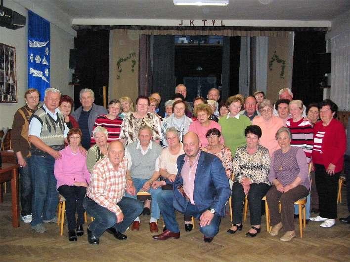 Slatinský klub seniorů 6.2 Slatinský klub seniorů Klub byl založen již v roce 1996, nyní má 120 členů. Vedení klubu zajišt uje osmičlenný výbor v čele s panem Jiřím Čížkem.