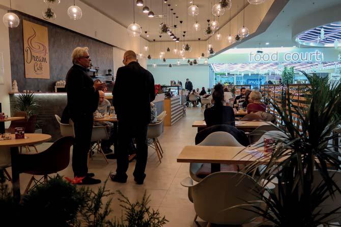 Lubor Stehlík, člen představenstva CPDP Shopping Mall Kladno, a. s., a dodává: Výhoda nákupního centra typu OAZY spočívá v tom, že jej zákazníci navštěvují na denní bázi.