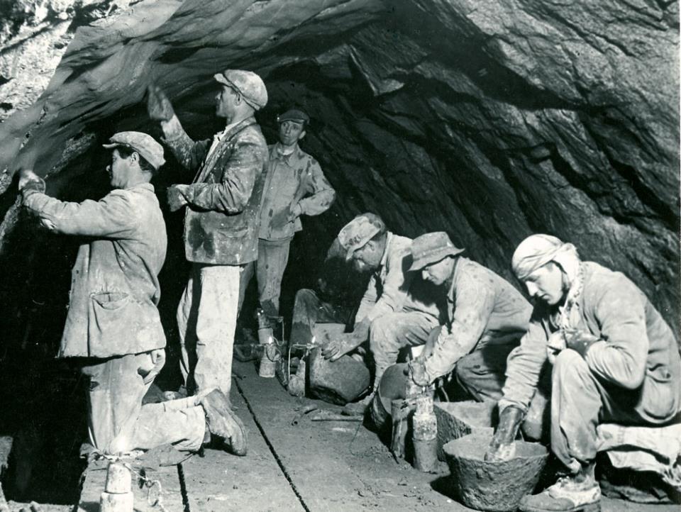 MILNÍKY V HISTORII 1910 Založení společnosti Kasparem Winklerem a vynález Sika 1 1920s Hydroizolace železničního tunelu Gotthard 1930s Expanze v Evropë a do USA a Latinské Ameriky 1980s Řešení lepení