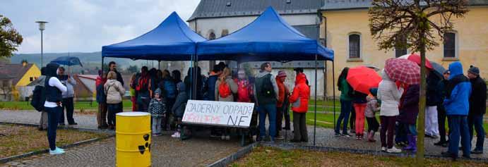 politiků; sázení hrušně u pomníčku v Libyni; hra na klavír (Tomáš Polena); beseda a výstava fotografií Dvě cesty na téma hlubinného úložiště
