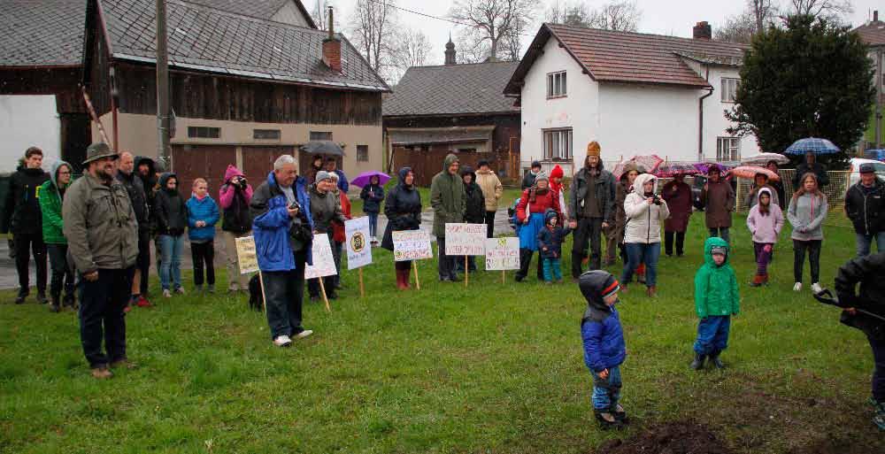 zprávy z lokalit Program na lokalitě Hrádek: foto: Alena Slavingerová Interaktivní procházka Čím je vzácný Čeřínek
