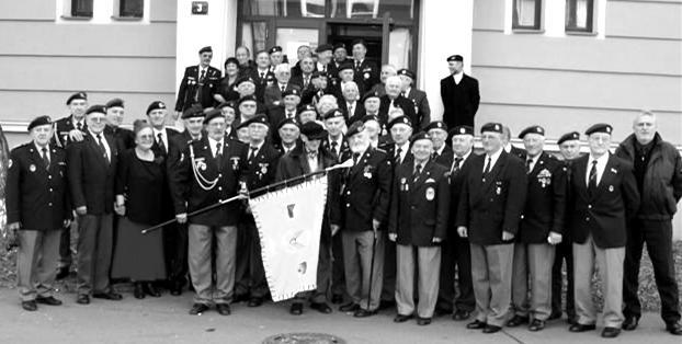 Přítomní uctili památku zesnulých kolegů Josefa Zahradníka a plk. v.v. Jaroslava Janků minutou ticha.