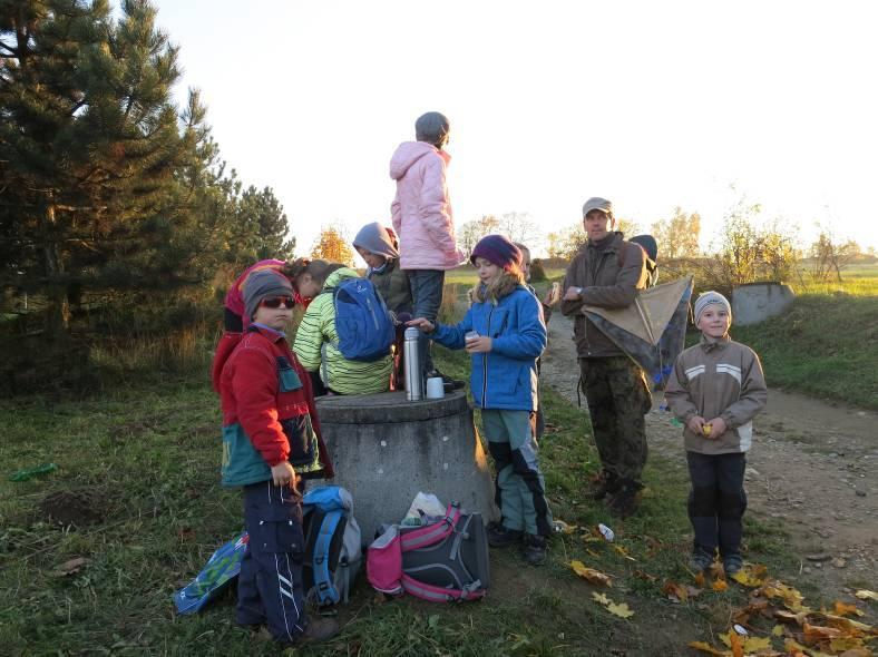 Drakiáda 31. října Výprava spojená s pouštěním vlastnoručně vyrobených draků. Každá šestka měla vlastní. Draky jsme pouštěli společně se světluškami na kopci za Jihlavou zvaném Prasečák.