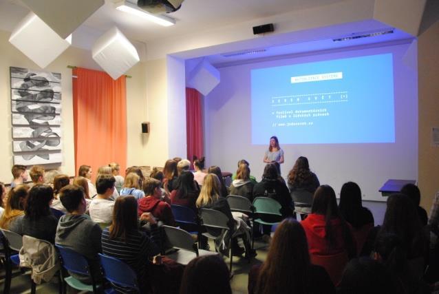 Jeden svět 2018 AKTUALIZACE SYSTÉMU Závěrečná zpráva Promítání pro školy Letos se konaly školní projekce před samotným festivalem a to tradičně na Základní škole Bernarda Bolzana.