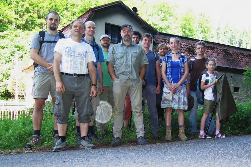 Obr. 1. Společné foto účastníků v údolí Šumné nedaleko Litvínova. Foto P. Krásenský. Fig. 1. Group photo of participants in Šumná valley close to Litvínov.