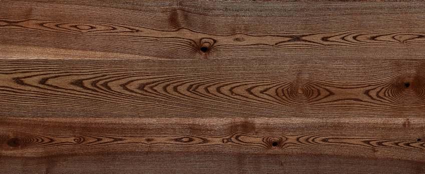 Prkna z tropické dřeviny Merbau v šíři 148 mm.