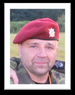 JAROSLAV ZÁZVORKA, nar. 1969 Pod taktovkou Josefa Lajpolda se jako sedmnáctiletý seznámil s parašutismem. V roce 1988 nastoupil základní vojenskou službu k výsadkářům do Kašperských Hor a do Vimperka.