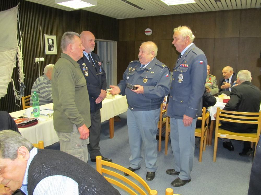 M. Mikulovský, J. Krajčír (KVV TN), J. Krause, F. Malota (KVV Zlín) JAK JSME CVIČILI NA VLTAVĚ (Část I.) /23.9.