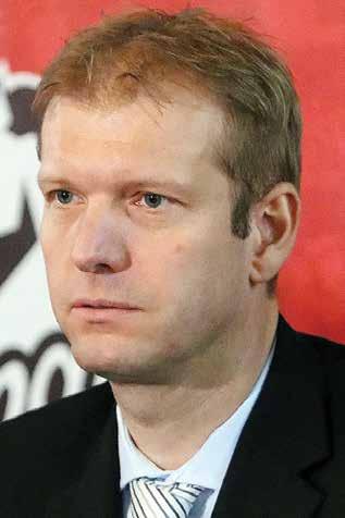 Sportovním manažerem je Pavel Marek, vy jste generálním manažerem. Kdo z vás dvou bude získávat hráče a uzavírat s nimi smlouvy? Pavel má za ty roky nepřeberné množství kontaktů a přehled o hráčích.