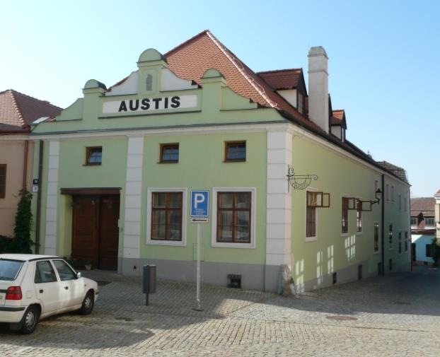 V domě bývala pekárna, v níž se řemeslu vyučil Klement Maria Hofbauer (1751-1820), prohlášený v roce za světce a patrona Vídně a Waršavy.