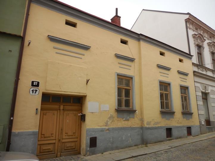 ZELENÁŘSKÁ 27/17 Dvoukřídlý renesanční dům z konce 16.století se vyznačuje centrálně zaklenutým mázhauzem s koutovými výsečemi.
