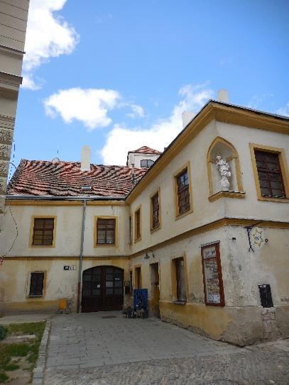 VESELÁ 134/3 Původně gotická židovská synagoga proměněná po polovině 15.