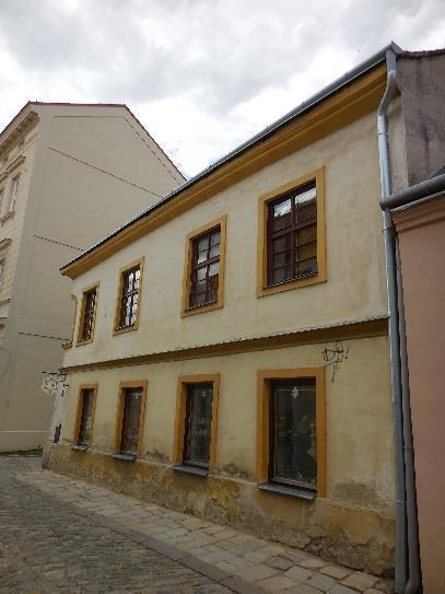 Předstupující část domu je renesanční, středověké jádro bylo radikálně přestavěno v období