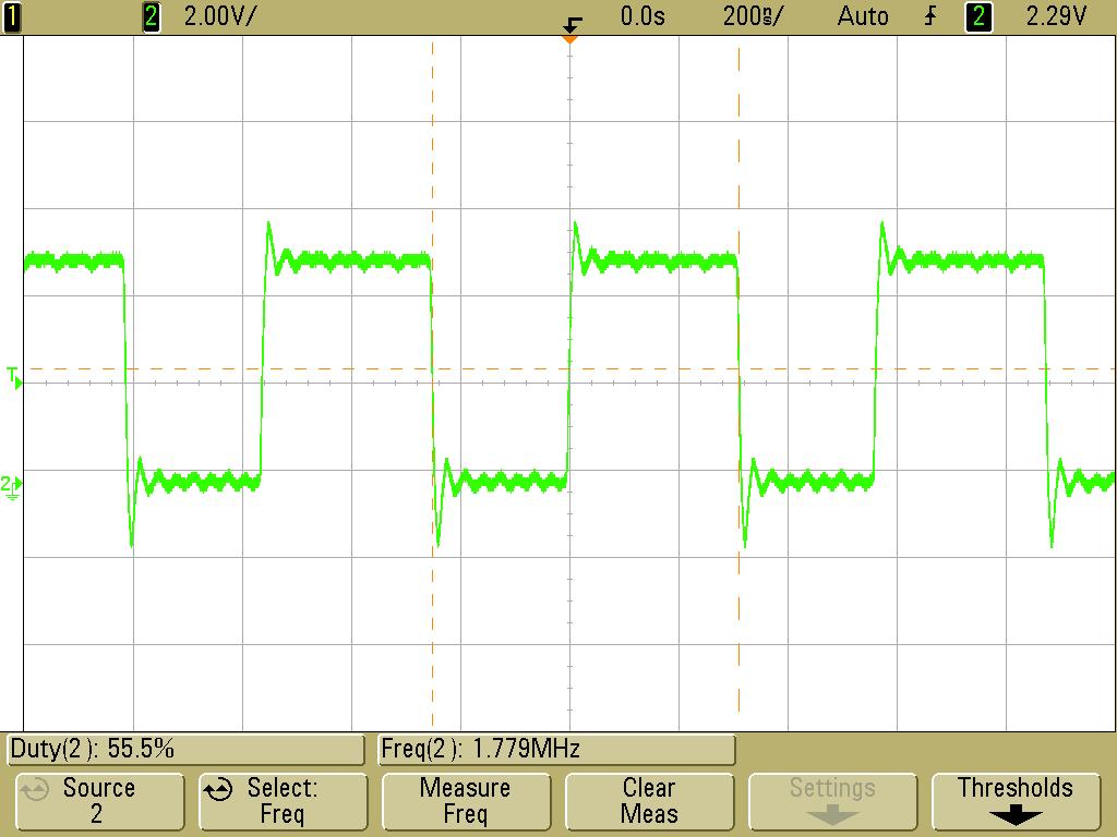 zdroj signálu: kanál 2 sonda: 1:1 vstupní impedance: 1 MΩ spouštění: náběžná hrana úroveň spouštění: 2,29 V vazba: stejnosměrná časová základna: 1 ms/div vertikální zesilovač: 2 V/div obr.