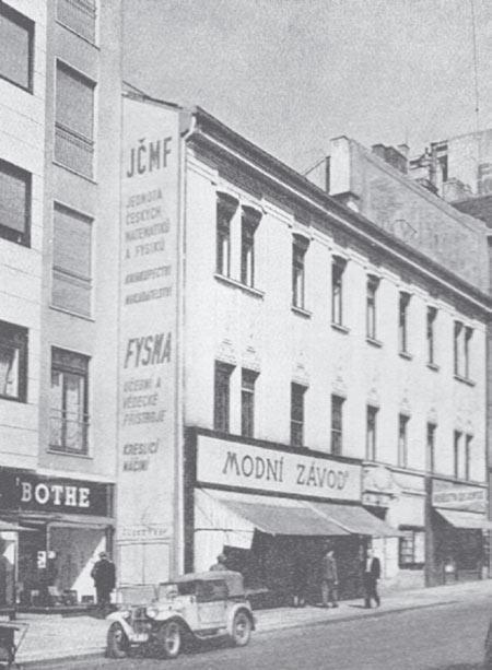V roce 1938 si Jednota postavila v centru Prahy vlastní budovu a přestěhovala tam své sídlo. Dnes je modernizovaná budova sídlem Matematického ústavu Akademie věd České republiky (Žitná 25, Praha 1).