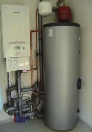DŮLEŽITÉ FUNKCE SPLIT S INTEGR. ZÁSOBNÍKEM TUV Úspora místa a času Ve srovnání s konvenčním systémem je možná snadná a rychlá instalace a pro instalaci jsou zapotřebí menší prostory.