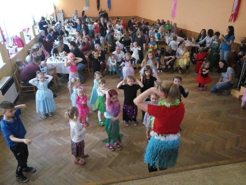 KARNEVAL - PETŘKOVICE 9. 3. 2019 vyrazili Fokusáci na maškarní karneval do Petřkovic, kde si společně s dětmi užili spoustu zábavy, tance a soutěží.