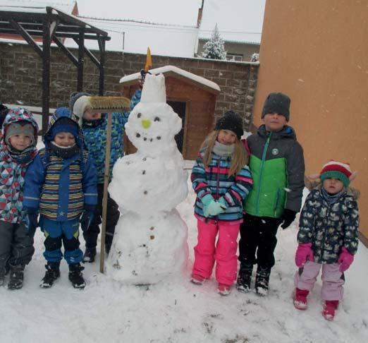 14 Lanštorfský zpravodaj Předškoláci a starší děti v těchto měsících také dokončují kurz bruslení, který absolvovali ve spolupráci s HC Lvi Břeclav klubem ledního hokeje.