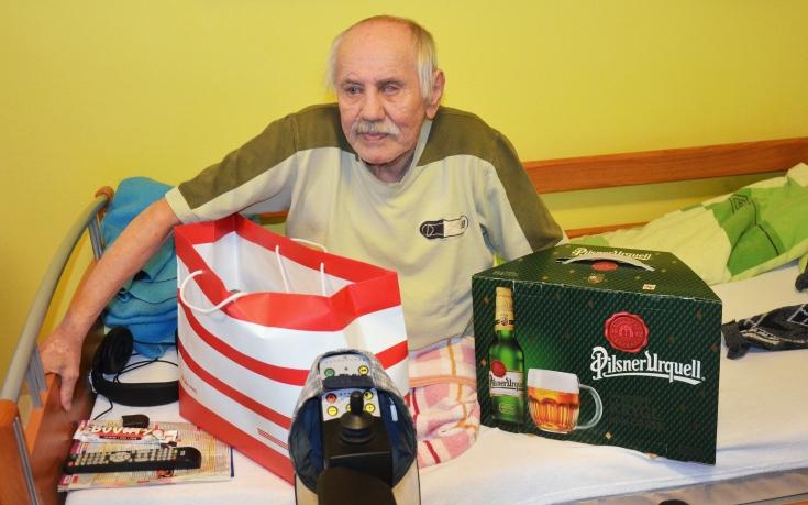 Pan Milan je vášnivý kuřák a tímto směrem cílilo také jeho