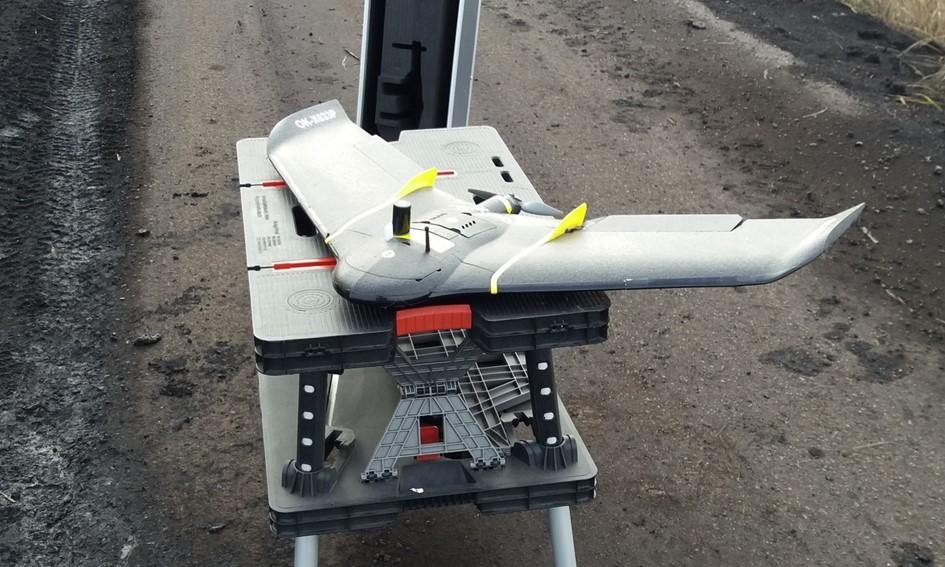 Přesnost měření byla zajištěna pomocí vlícovacích bodů instalovaných v okolí skládek uhlí, BULLETIN SDMG které byly zaměřeny GNSS aparaturou. Hmotnost dronů je 1,8, resp.