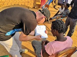 HUSTOPEČSKÉ CÍRKVE POŠLETE BRÝLE DO MALAWI Pastor Karel Fridrich vyráží 28.