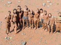 Sportování (včetně permanentky do bazénu), rafting, horolezectví, kempování, závody v bahně, lekce tenisu a jízdy na kanoích, tématické party.