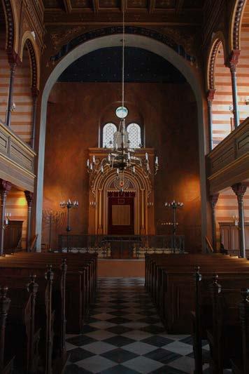 REGIONY Mýty a fakta o záchraně krnovské synagogy Zajímavá přednáška se odehrála 10. prosince v čítárně krnovské městské knihovny. Historik a ředitel zdejšího archivu Mgr. Branislav Do