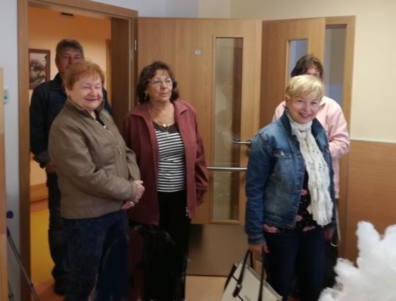 Přišli se podívat a zavzpomínat i lidé, kteří zde kdysi měli své rodiče a přišly i bývalé pracovnice, které mněly