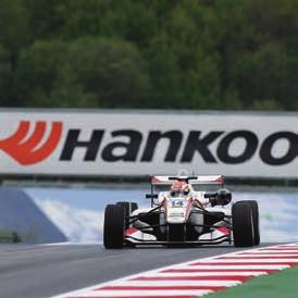 Konstrukce z aramidových vláken 100 km/h 300 km/h 100 km/h 300 km/h Změna