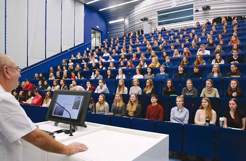 Foto: Viktor Dlouhý Juniorská univerzita Lékařské fakulty v Plzni Univerzity Karlovy Lékařská fakulta v Plzni se rozhodla pootevřít své brány studentům středních škol.
