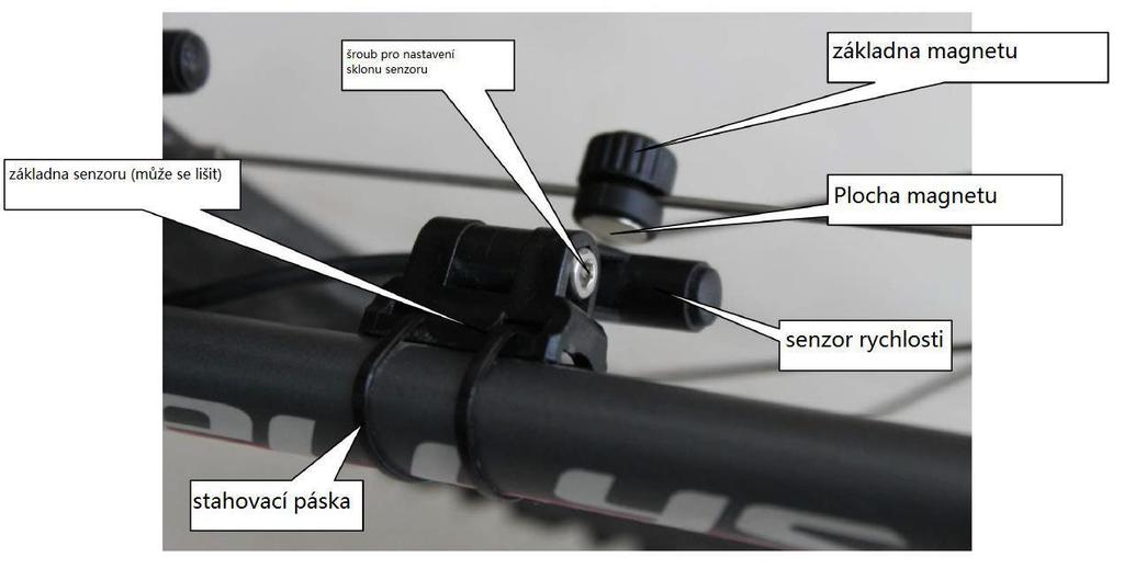 3) Senzor rychlosti připevněte k rámu kola zadní vidlice na vhodné místo tak, aby mezi senzorem a magnetem byla vzdálenost 15-5