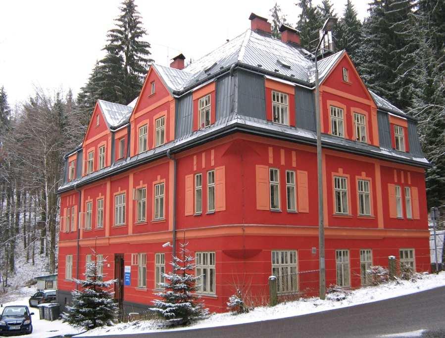 C. Ubytování nízkého standardu, noclehárna 1.