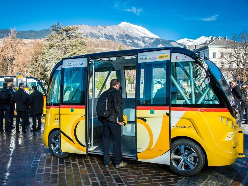 Smíšený provoz testování; rutinní provoz na vyhrazené dráze již od 1999 (ParkShuttle Rotterdam) Profilují se průmysloví dodavatelé sériových řešení pro vozidla (Navya, EasyMile viz foto), další