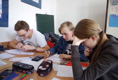 Za správné řešení získal tým jeden bod a novou úlohu. Nad úlohami se bylo potřeba dobře zamyslet. V roce 2018 proběhl Fyzikální Náboj 16. listopadu v pěti zemích.