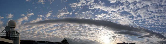Obr. 1 Altocumulus volutus, zdroj: WMO, Michael.