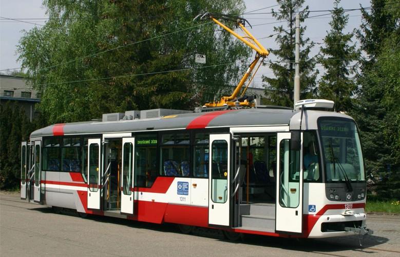 Vozy Vario LFR.E (dále jen VARIO ) byly do pravidelného provozu zařazeny v roce 2005, a v současné době jich na ostravských tratích jezdí 41 vozů.