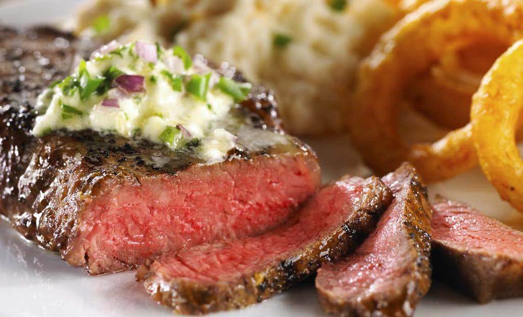 RUMP STEAK 220g steak z hovězí kýty. Steak téměř bez tuku. Dobře okořeněný a grilovaný dle Vašeho přání.