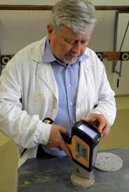 9 X-ray spectrometer for qualitative and quantitative analysis of materials Obr. 10 Využití georadaru pro kontrolu výztuže v železobetonové konstrukci Fig.