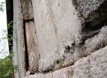 2 Failures occurred in plastic concrete after concreting, improperly reconstructed by pouring synthetic resin cracks in resin after hardening Obr.