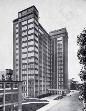 2 Správní budova Rakouského spolku pro chemickou a hutní výrobu v Ústí nad Labem, Hans Max Kühne, 1929 až 1930 (dobová pohlednice) Fig.
