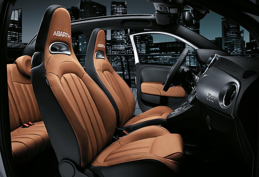 ovládání předních oken 028 Elektricky ovládaná vnější zpětná zrcátka s vyhříváním 041 Senzor deště a stmívání 347 P / 4 000 P / 4 000 P / 4 000 Elektrochromatické vnitřní zpětné zrcátko 410 6 000 6
