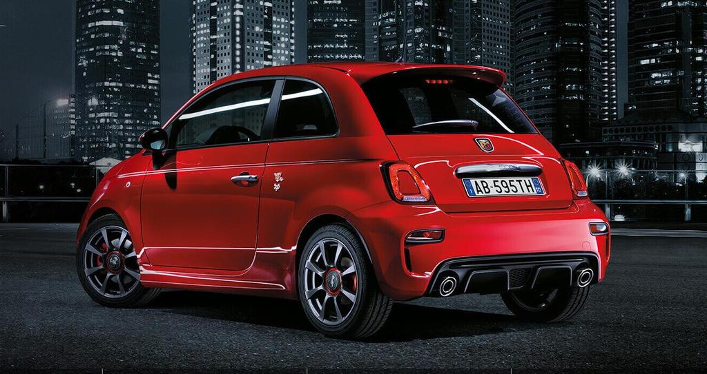 Pakety Kód Performance I. (nelze s 407) Mechanický samosvorný diferenciál 17" kola z lehkých slitin - matně černá Esseesse Sportovní sedadla Abarth Corsa by Sabelt - černá kůže Performance II.