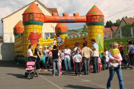 2010 Události v obci Jestřabí v roce 2010 1) Veřejný život a) společenské a kulturní události Každoroční společenské a folklorní akce Jako již každoročně se uskutečnil počátkem roku 2010 ples