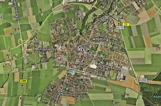 84503 Altoetting in Altoetting (kruh) obyvatelstvo 12.776 plocha 23,38 Km² poznávací značka AÖ Url http://www.altoetting.