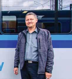 postupně vylepšovaným servisem, který zahrnuje mimo jiné elektronický objednávkový systém a asistenci hlavně při výstupu a nástupu osob na vozících. Ing.